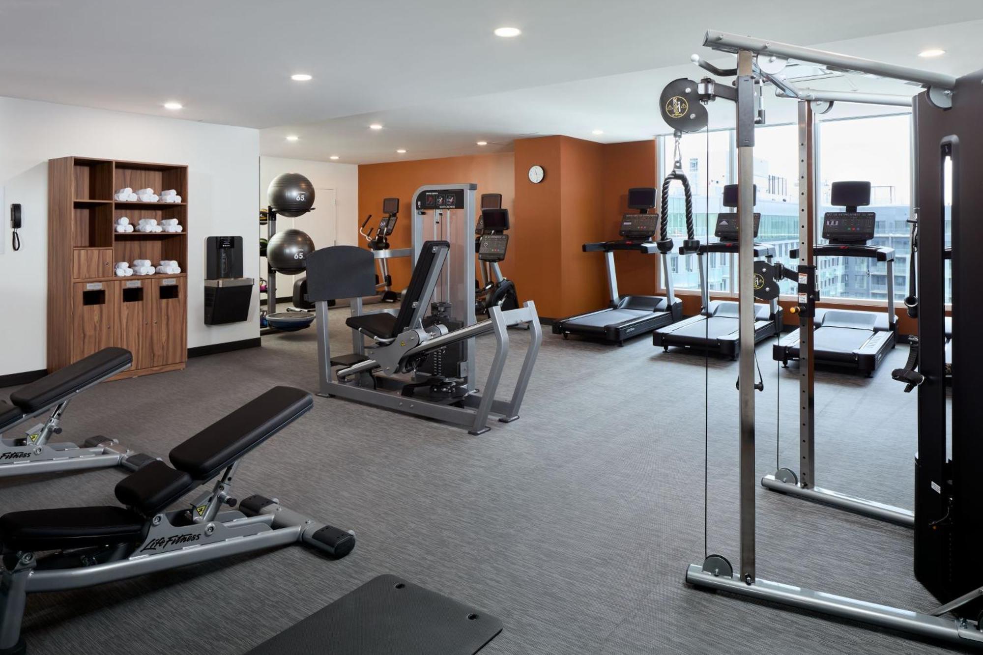 Courtyard By Marriott Montreal Laval Hotel Exterior foto