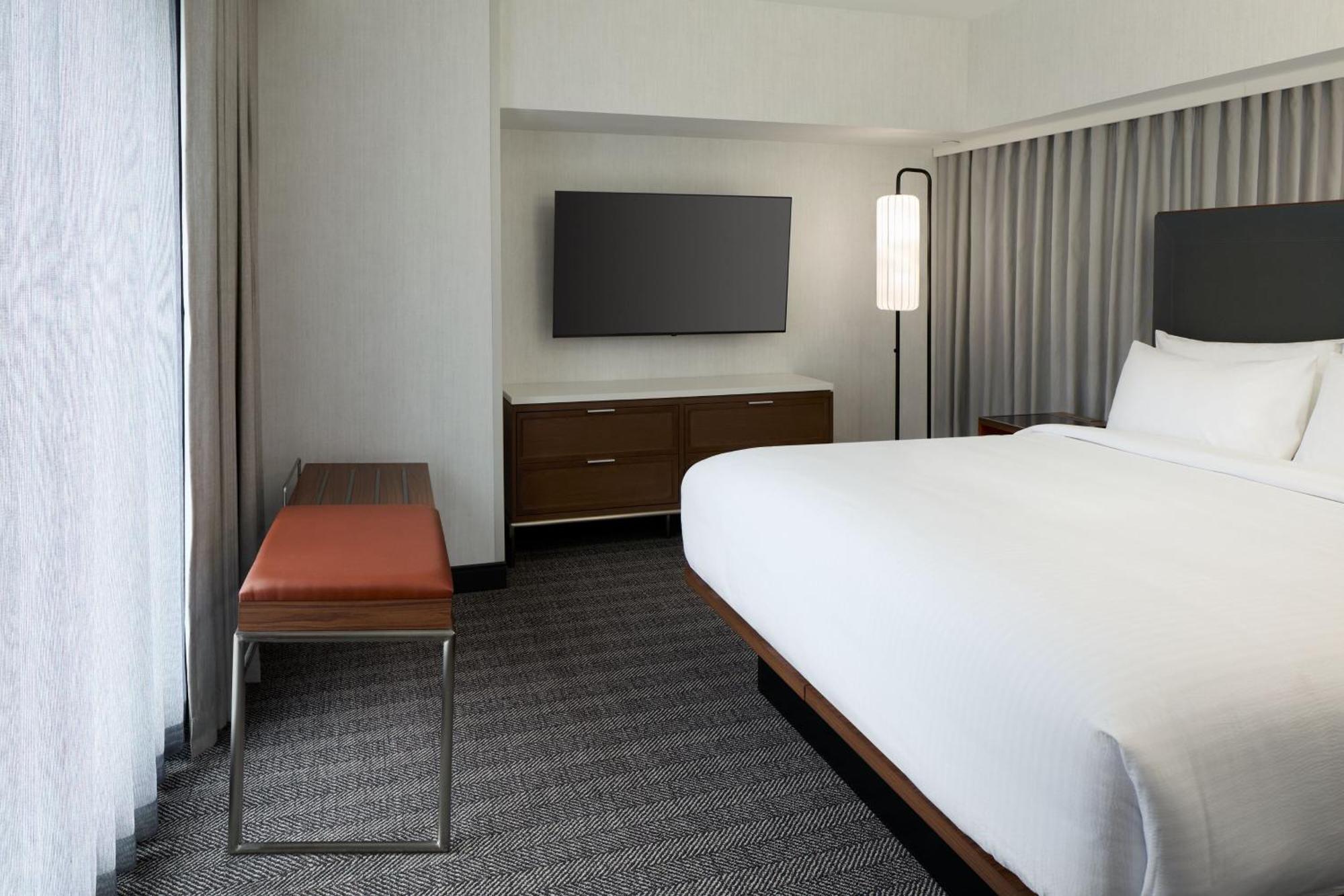 Courtyard By Marriott Montreal Laval Hotel Exterior foto