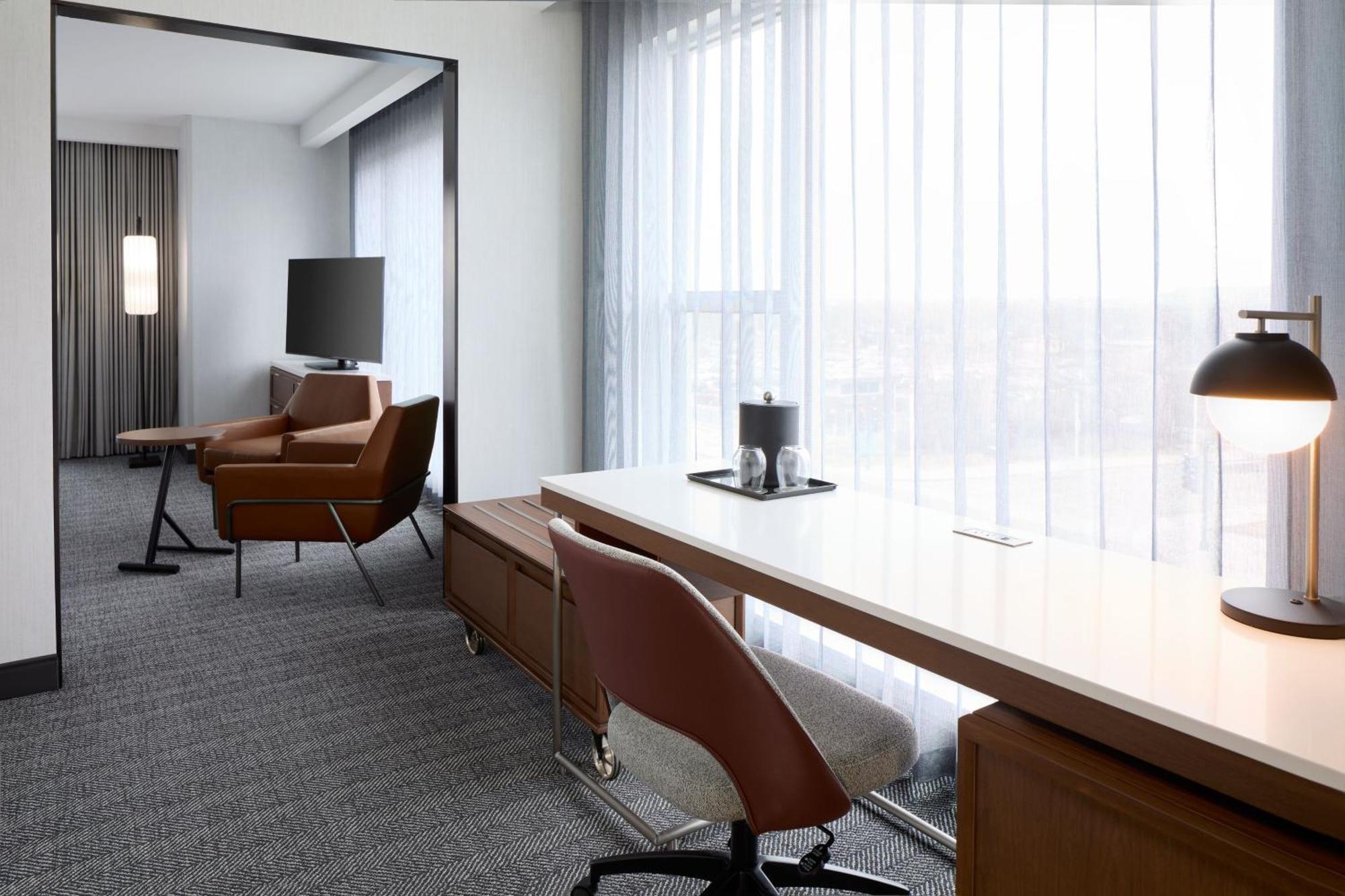 Courtyard By Marriott Montreal Laval Hotel Exterior foto