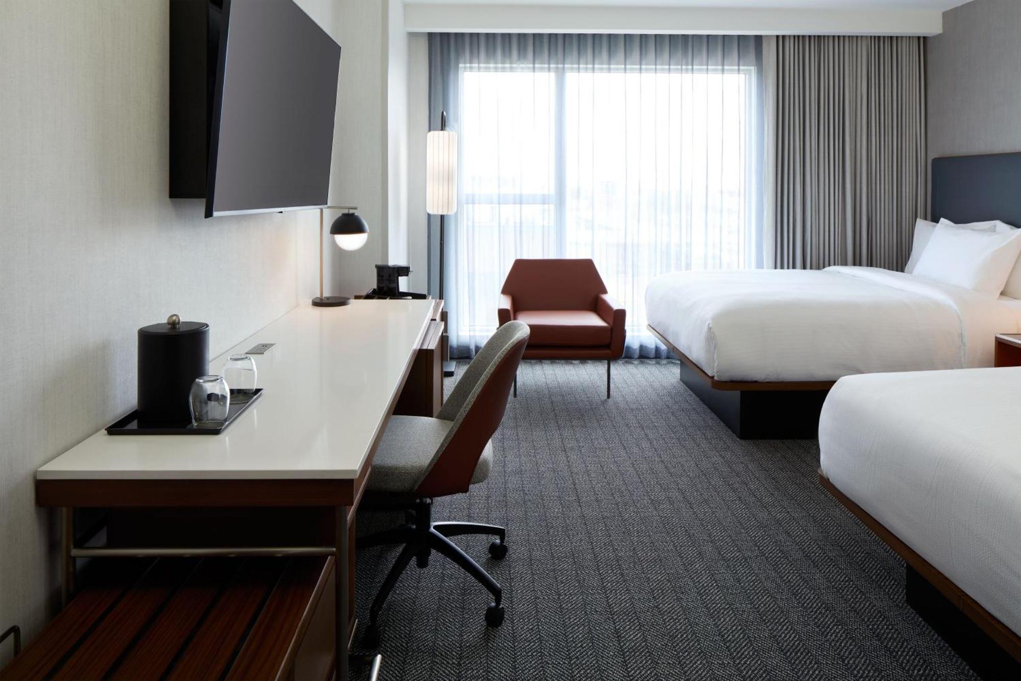 Courtyard By Marriott Montreal Laval Hotel Exterior foto