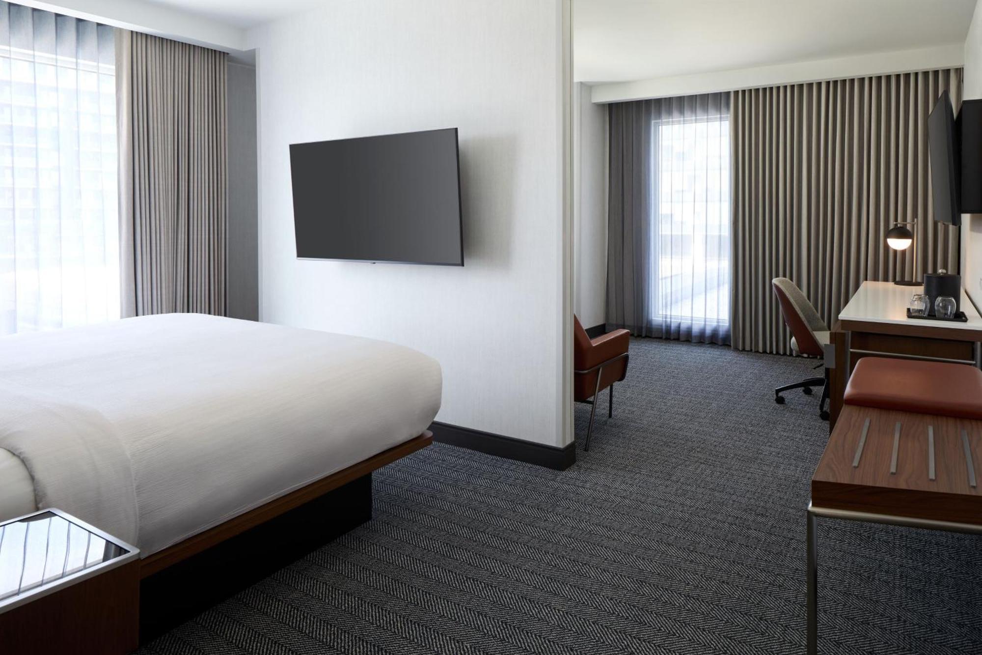 Courtyard By Marriott Montreal Laval Hotel Exterior foto