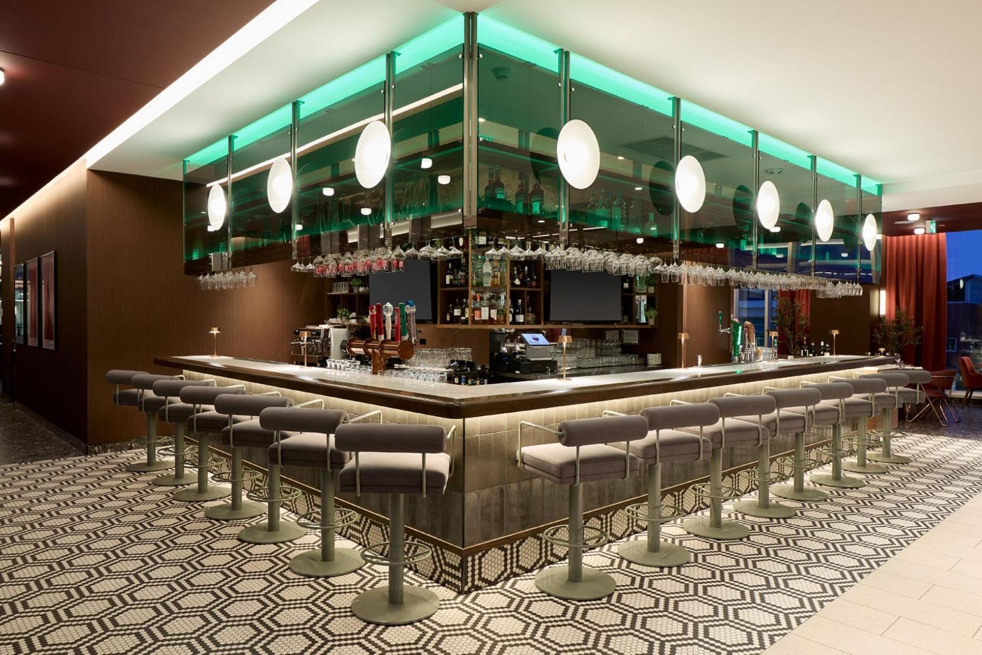 Courtyard By Marriott Montreal Laval Hotel Exterior foto