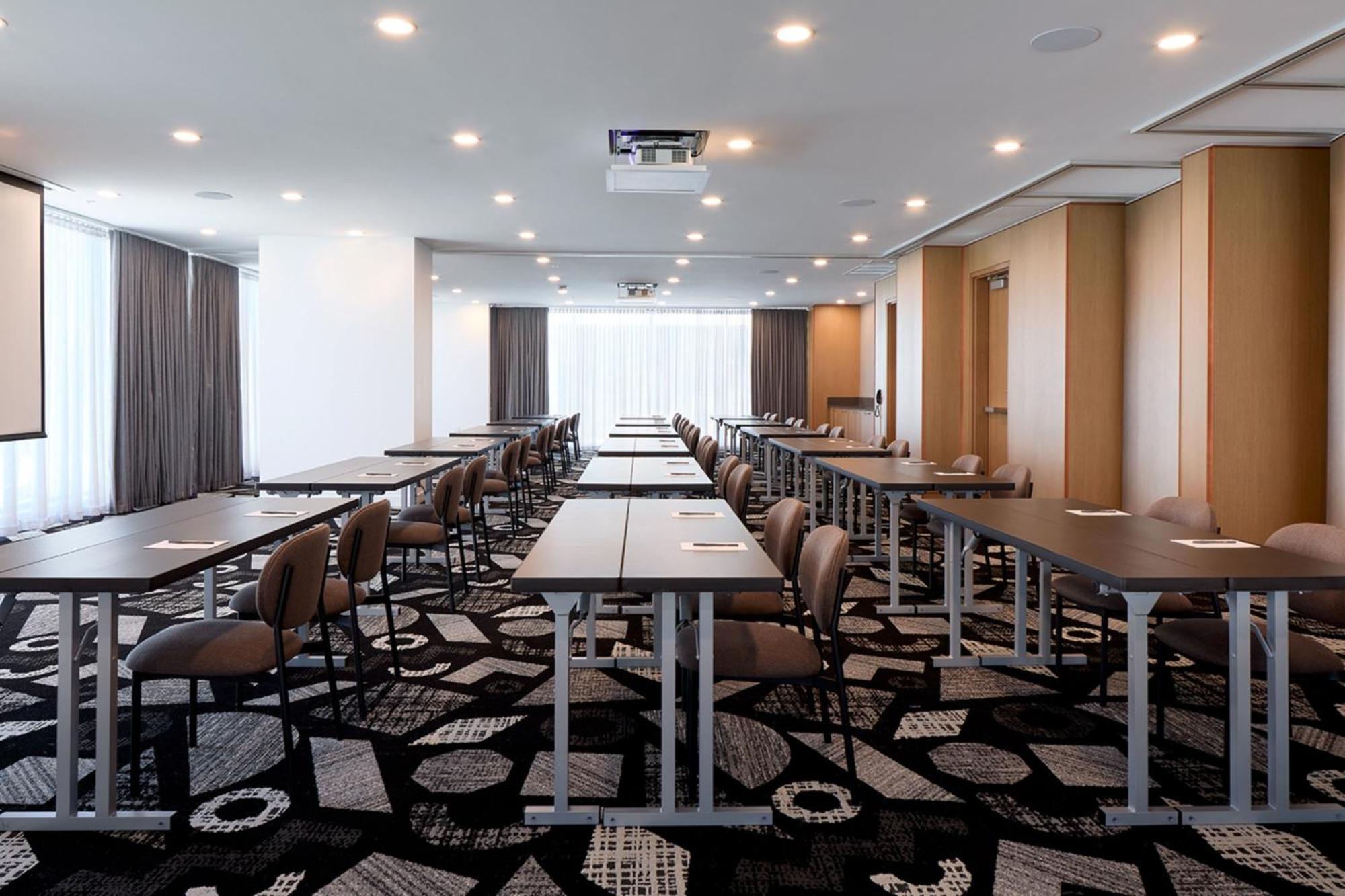 Courtyard By Marriott Montreal Laval Hotel Exterior foto