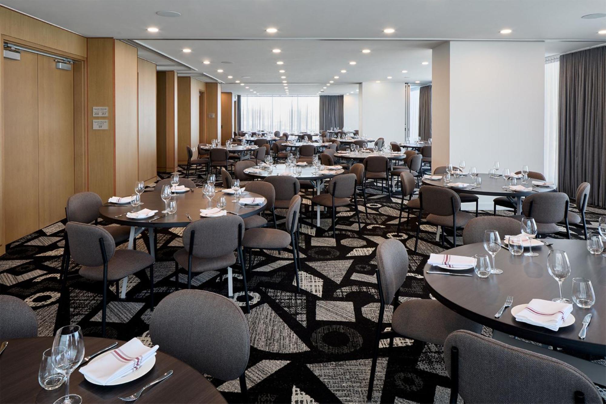Courtyard By Marriott Montreal Laval Hotel Exterior foto