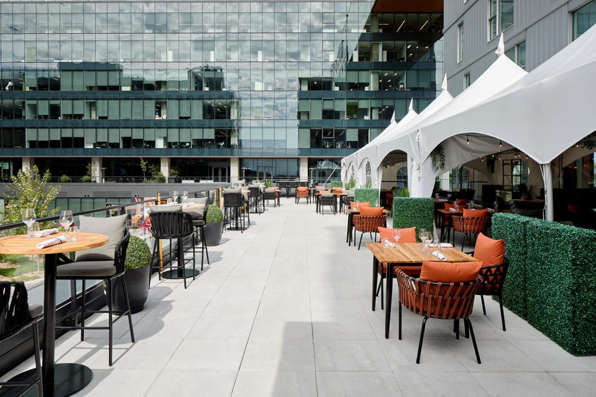 Courtyard By Marriott Montreal Laval Hotel Exterior foto